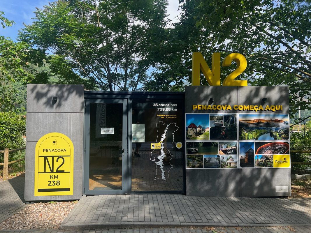 Landmark of the N2 Road Tour in Penacova at kilometer 238 with a tourist information center